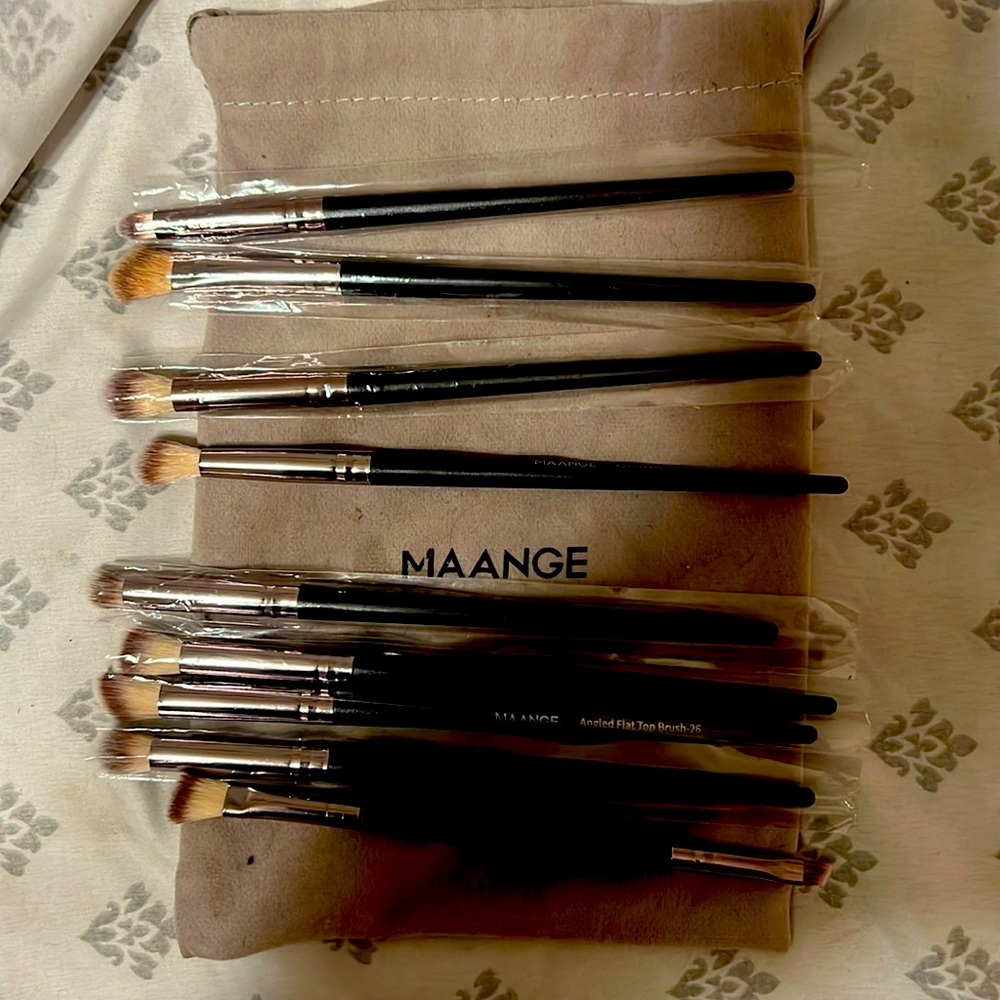 Maange make up brushes, never been used.